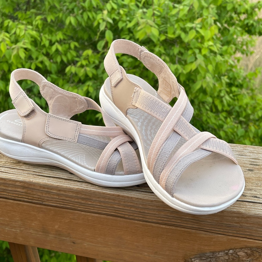 Clarks Women's Light Pink Strappy Slingback Sandals